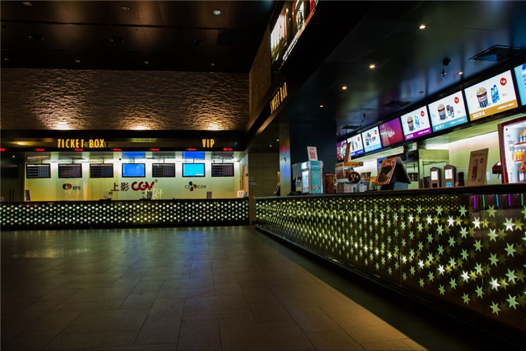 【最新案例】演繹完美相遇！優(yōu)色高清液晶廣告機亮相連鎖影院！