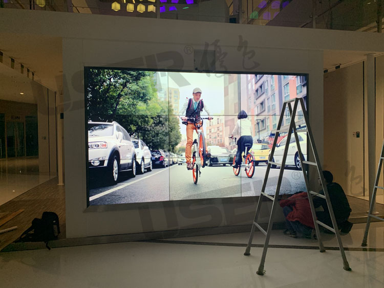 如何解決液晶拼接屏兩邊出現黑色調不好的辦法？