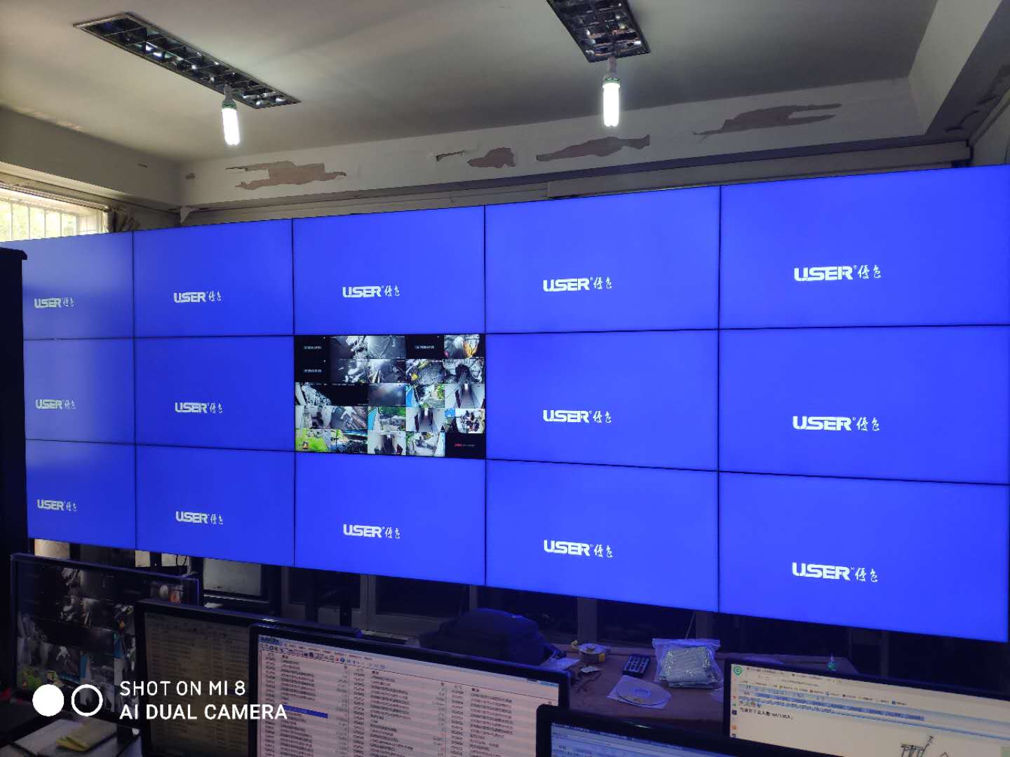 觸摸拼接屏常用在哪些環(huán)境？什么是觸摸液晶拼接屏？
