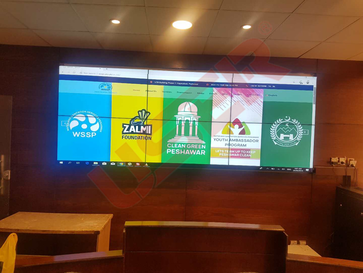 液晶拼接屏液壓前維護支架的工作原理是什么？