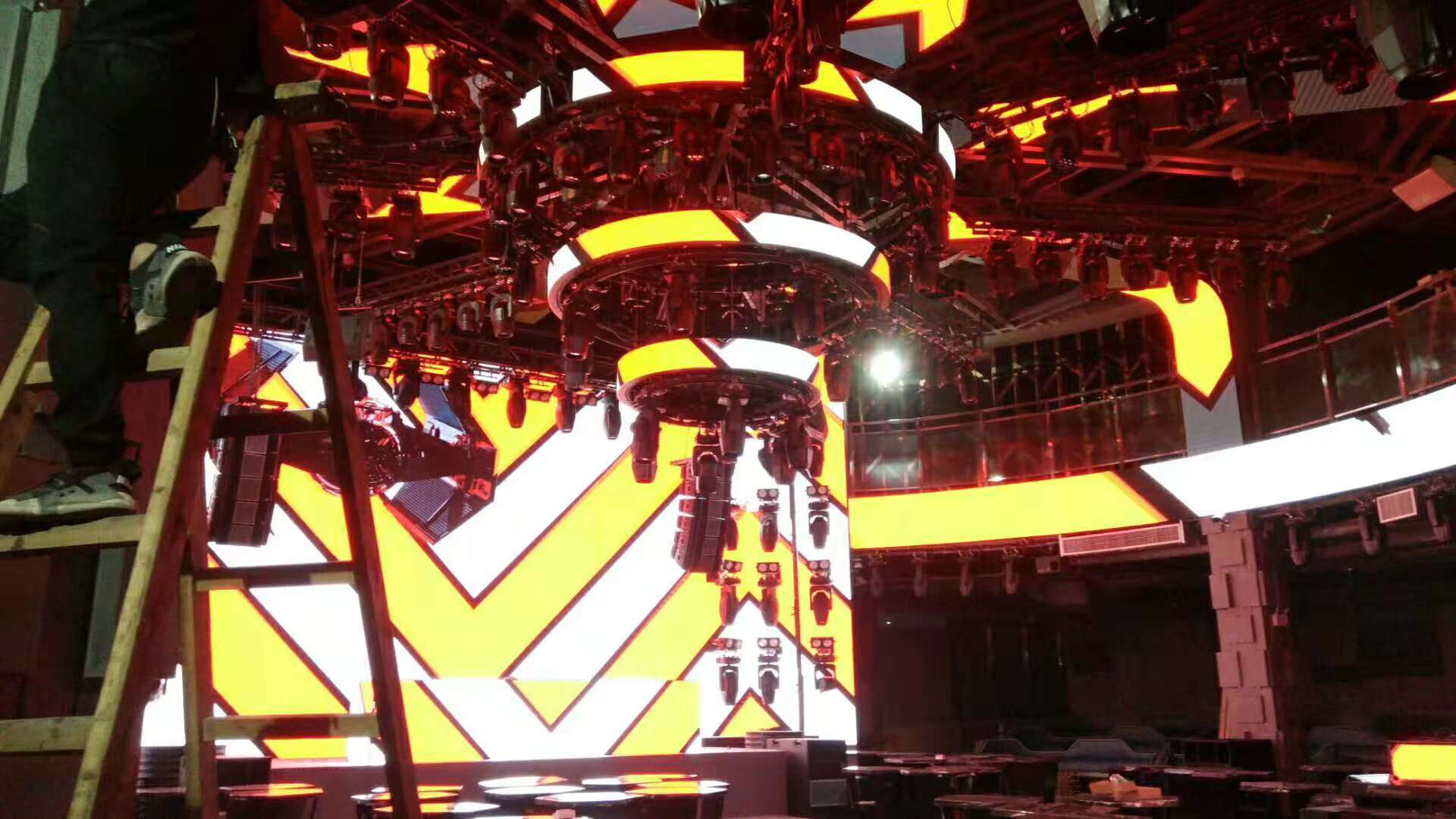 酒吧酒店KTV娛樂(lè )場(chǎng)所led顯示屏解決方案