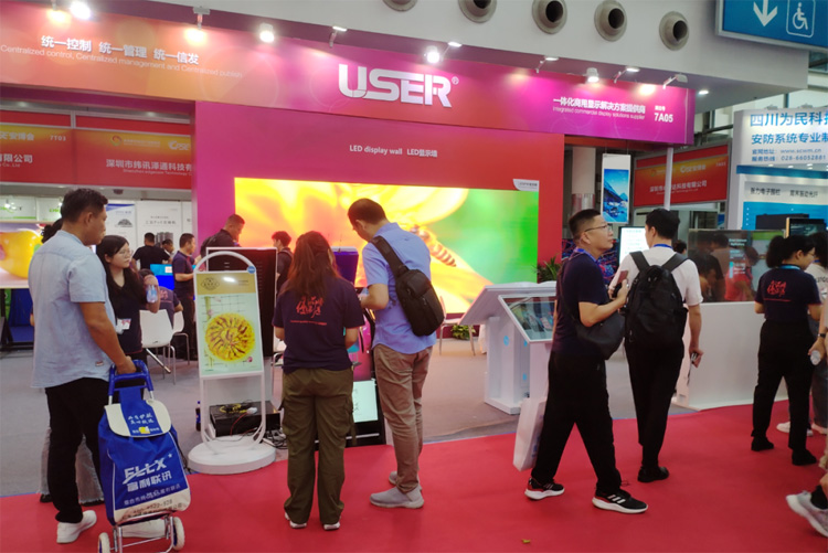 拼接屏延遲低，屏幕流暢性對比！